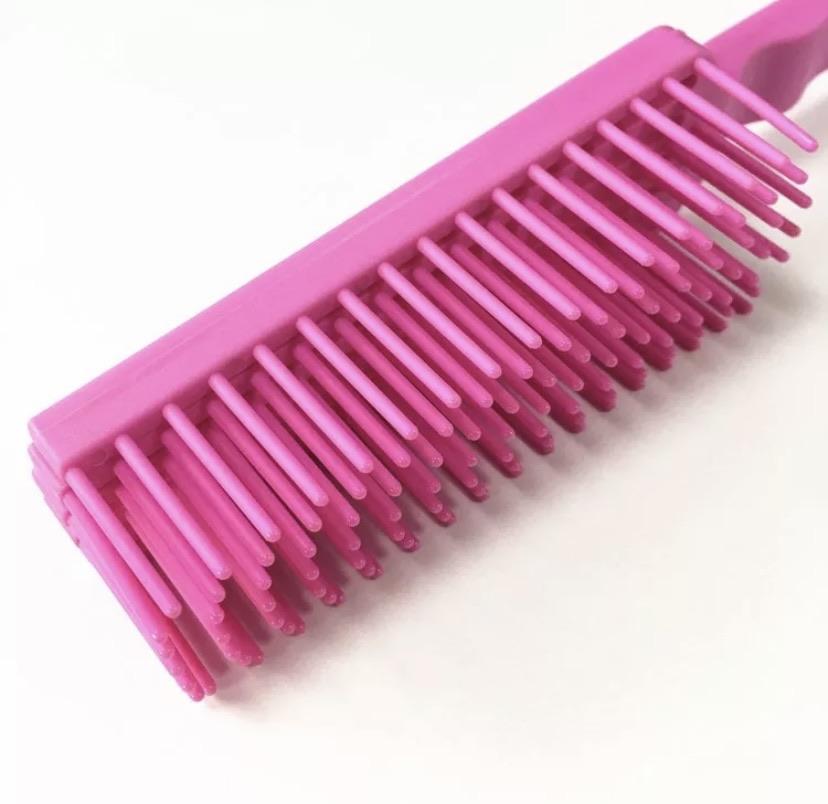 http://www.cocopiecurls.com/cdn/shop/products/coco-pie-curls-flexible-wet-or-dry-detangling-brush-31848607678619_1200x1200.jpg?v=1627979984